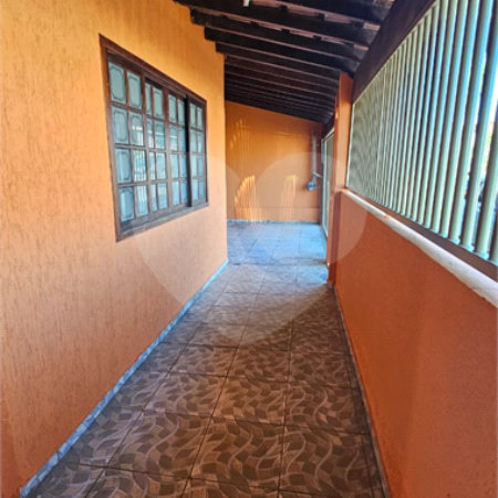 Excelente Casa Residencial no São Carlos 5 com 3 Quartos (1 Suíte) e Garagem Coberta para 2 Carros