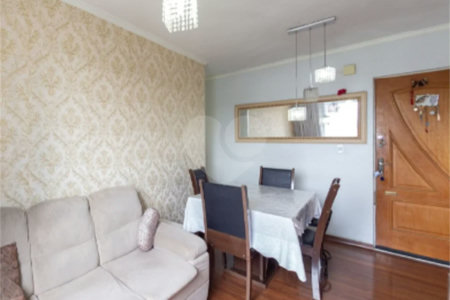 Apartamento na Mooca de 2 dormitórios, sala cozinha e banheiro, com portaria, academia e portaria.