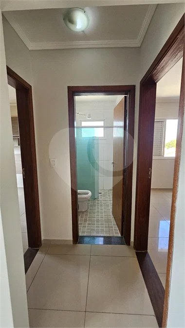 Apartamento Locação Condomínio Anguri com 02 dormitórios com Ar e Sacada