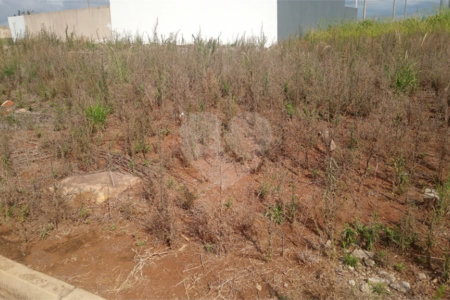 Lote no Jardim do Bosque, aceita financiamento ou aquisição de terreno e construção .