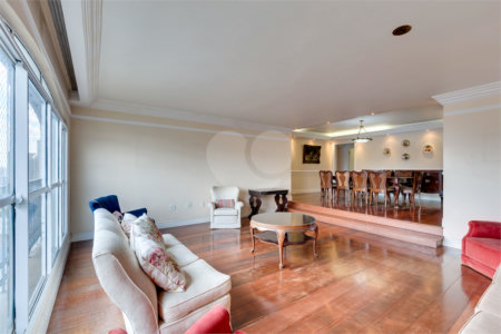 Apartamento à venda com 3 suítes em Real Parque, São Paulo, SP