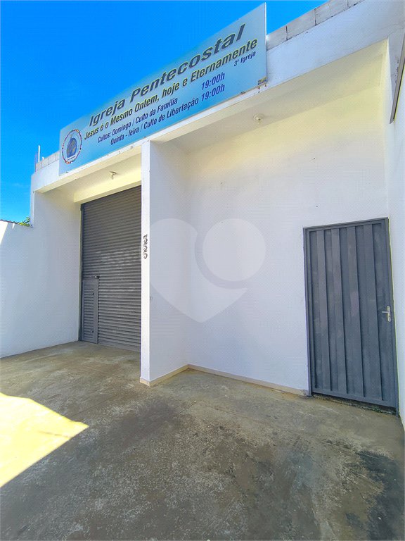 Imóvel disponível para venda com excelente localização e grande potencia, tambèm gerando uma renda passiva todos meses com contrato de aluguel ativo. Salão Comercial Perfeito para quem busca conforto, praticidade e um ótimo investimento