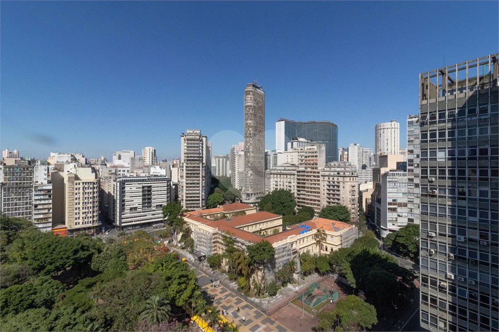 Apartamento de 68m² com 2 Quartos (1 Suíte) e 1 Vaga no Condomínio Downtown - República