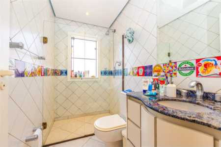 Casa à venda com 4 quartos, sendo 3 suítes, em Interlagos, São Paulo, SP