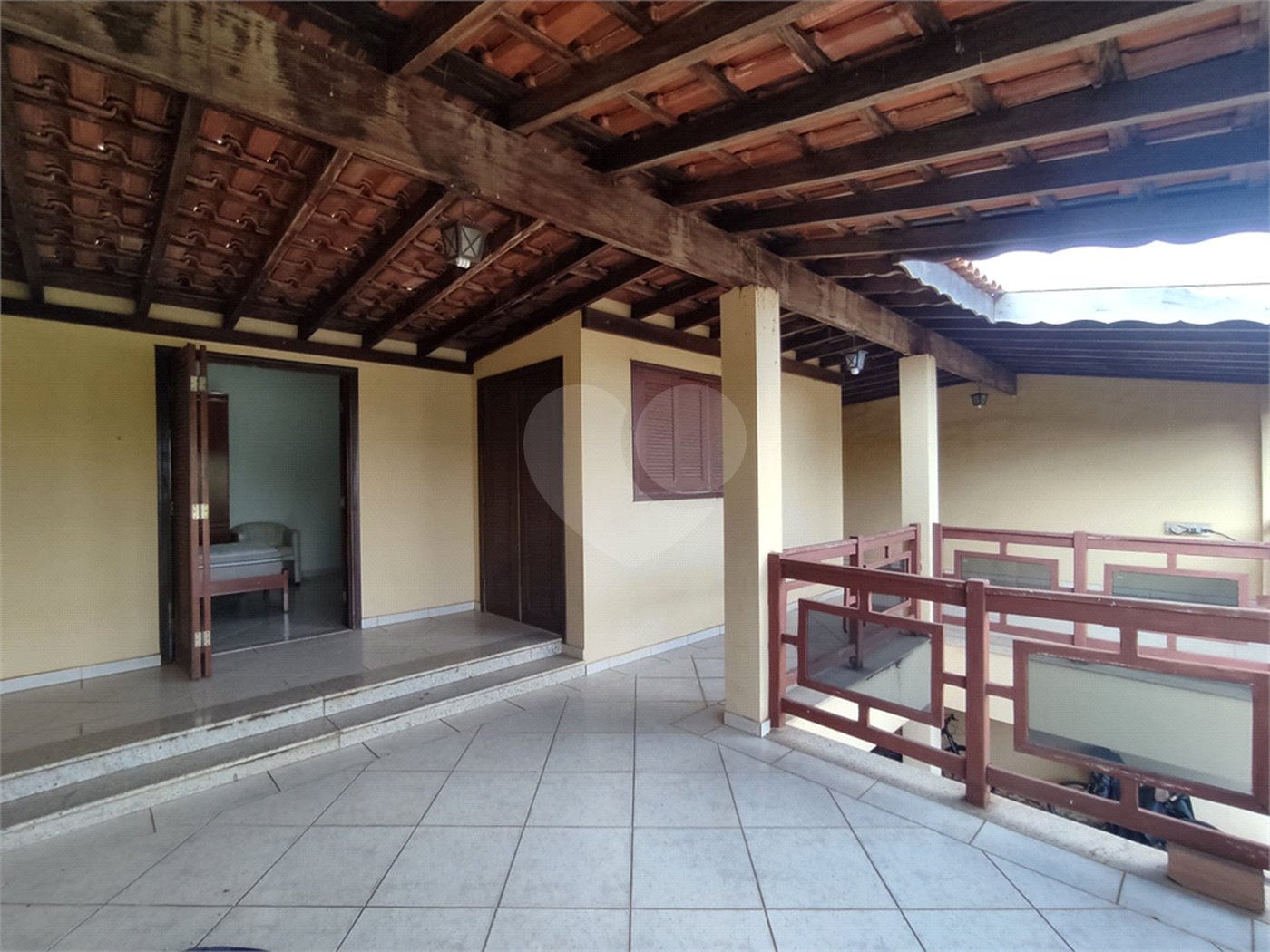 Sobrado espaçoso com 3 quartos,no Parque Fehr á Venda!