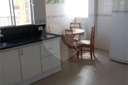 Casa com 400m², 2 dormitórios, 2 vagas de garagem, à venda na Vila Matilde.