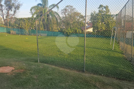 Indaiatuba- condominio Vale das Laranjeiras - Itaici - Terreno 3040,00 ms- construida 220ms - 3 dormitórios, sendo 2 suítes e uma suíte master com closet, além de uma sala ampla com 3 ambientes, Cozinha planejada,, campo de futebol/vôlei, Area de lazer com piscina, espaço gourmet com churrasque