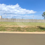 Lote à Venda em São Carlos, no Condomínio Villeneuve I