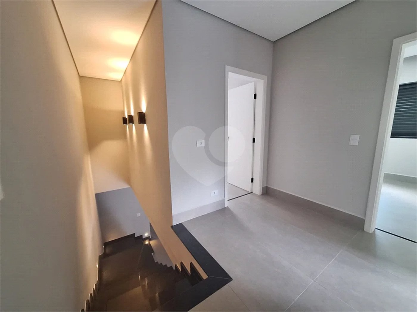 Casa NOVA com 03 suítes , piscina e condomínio com lazer completo!