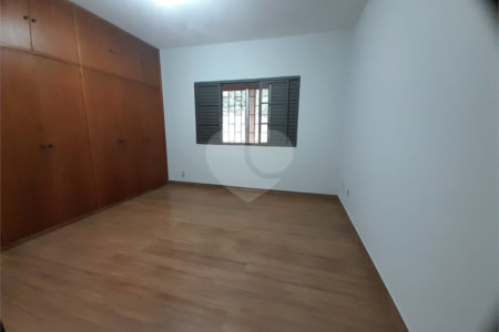Casa de Alto Padrão à Venda e Locação no Parque Santa Mônica - São Carlos