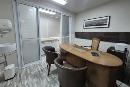Sala comercial para venda ou locação na Brig.ís Antônio entre Paulista e Parque do Ibirapuera, 70 m², duas vagas de garagem
