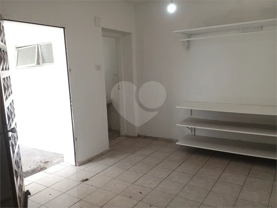 Casa de 1 dormitório com quintal e jardim na Vila Ipojuca!
