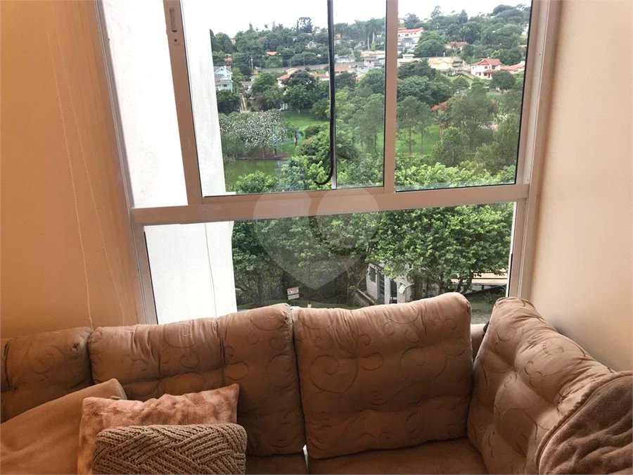 Apartamento em Bragança Paulista com 1 suíte, cozinha americana, varanda, 1 vaga garagem, área lazer com piscina e salão de festas