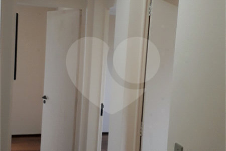 Apartamento á venda, com 03 Dormitórios, em São Carlos.