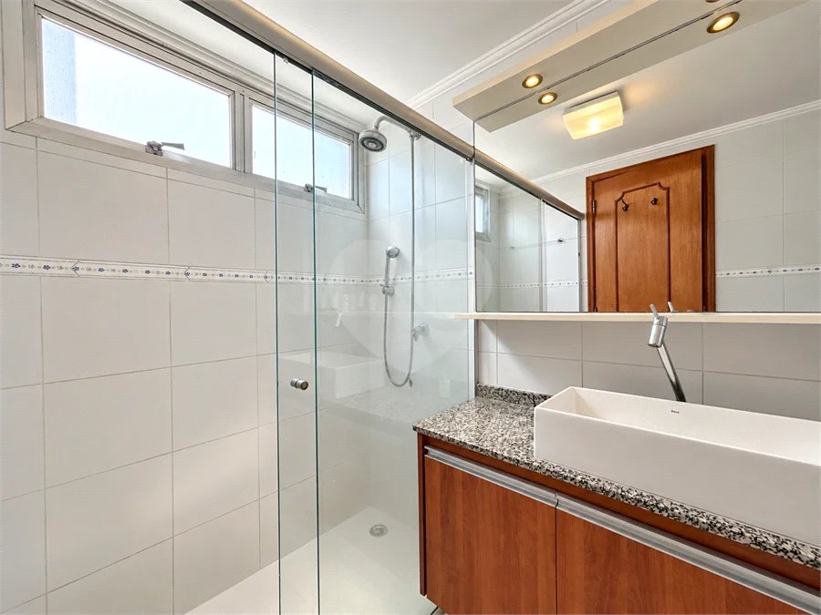 Apartamento com 3 dormitórios sendo 1 suíte à venda em Higienópolis, São Paulo - SP