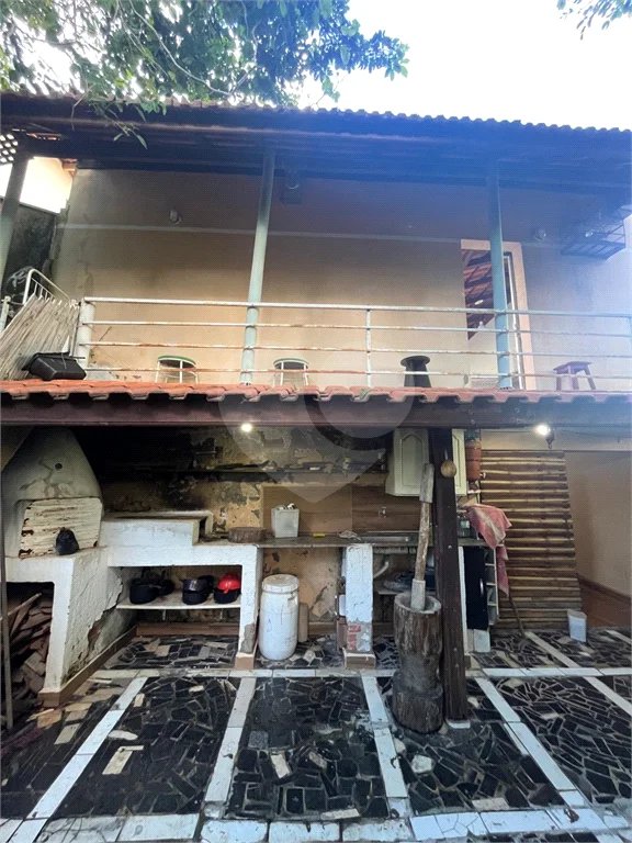 Casa ampla no bairro Terra Rica com 3 pavimentos e excelente estrutura.