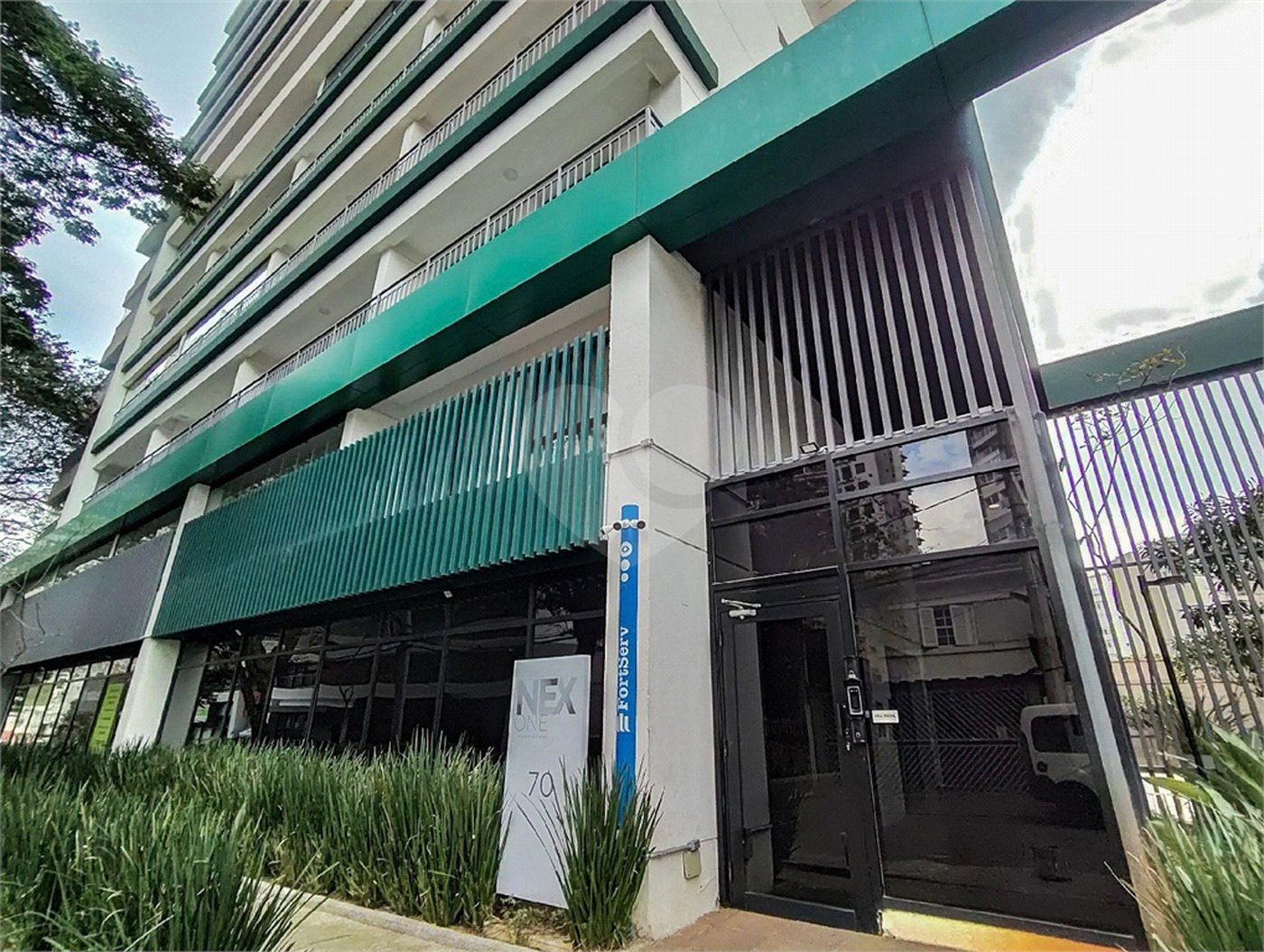 Apartamento a venda com 1 dormitório, sala com varanda e próximo ao metrô Vila Madalena.