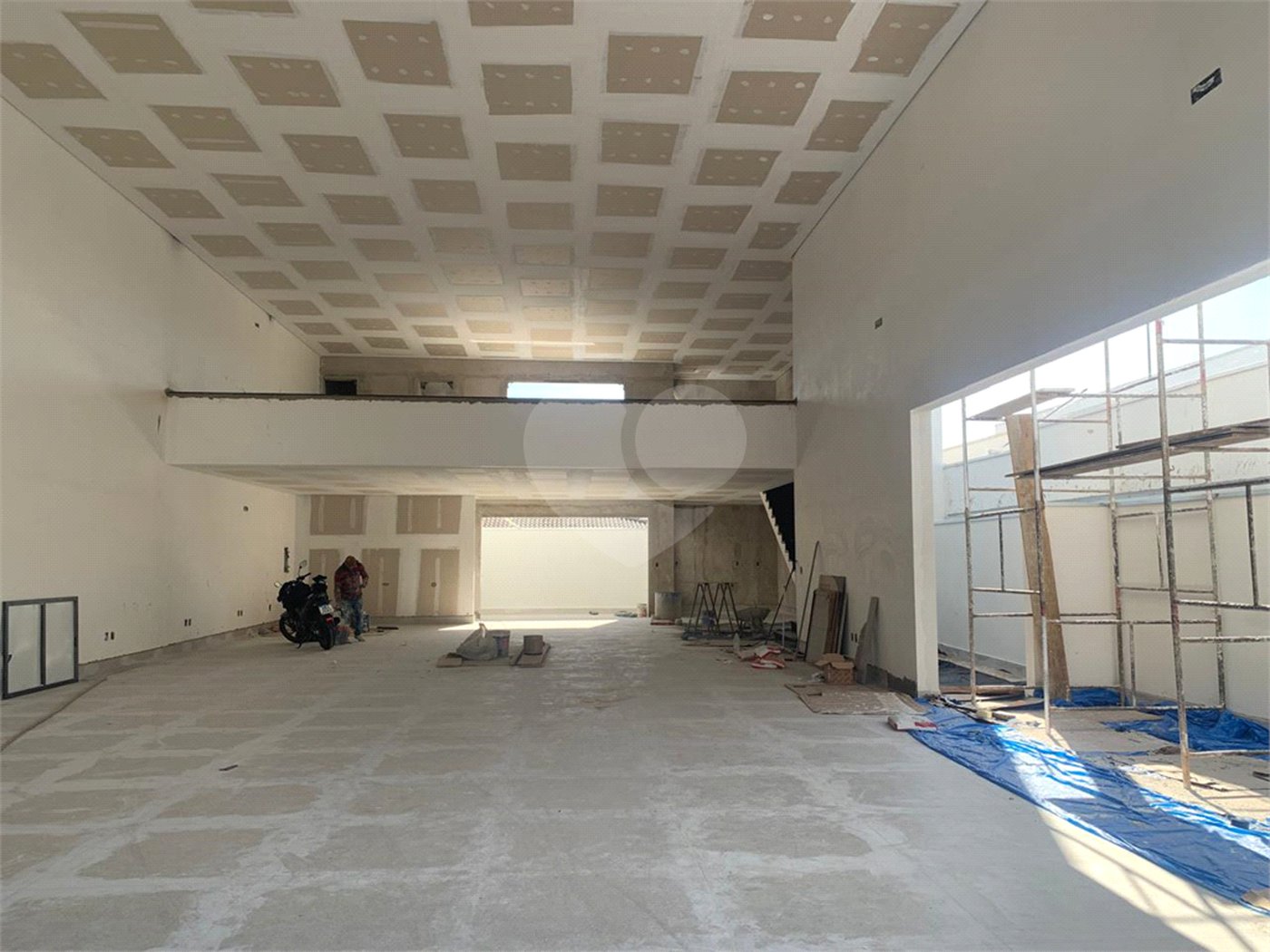 Indaiatuba - Galpão em frente ao Hospital Indaiatuba - Av Fábio Ferraz Bicudo - Locação - R$ 26.800,00 - Lote 360 metros - Área construída 375 metros - 05 vagas - 04 banheiros - 02 copas - finalizando acabamento.