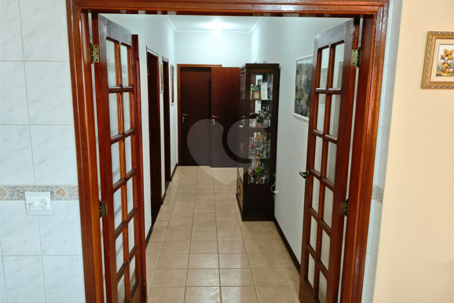 Casa à venda com 4 quartos, sendo 2 suítes,  em Country Residencial Felix, Bom Jesus dos Perdões, SP