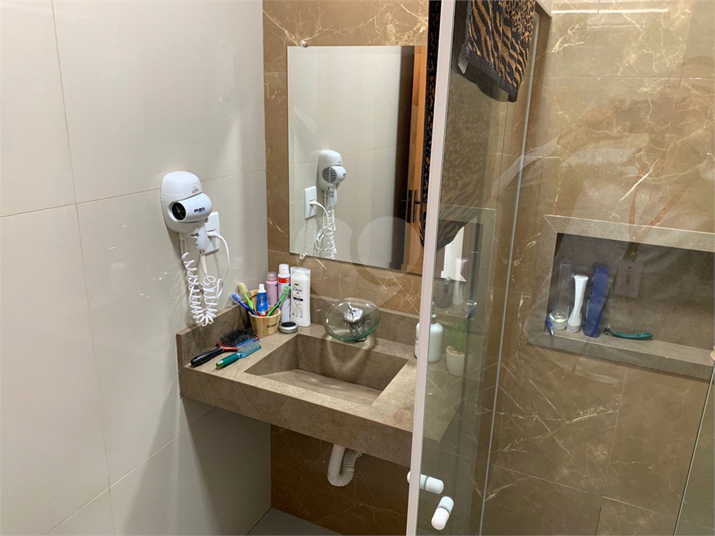 Casa térrea com piscina para venda no Residencial Arcoville