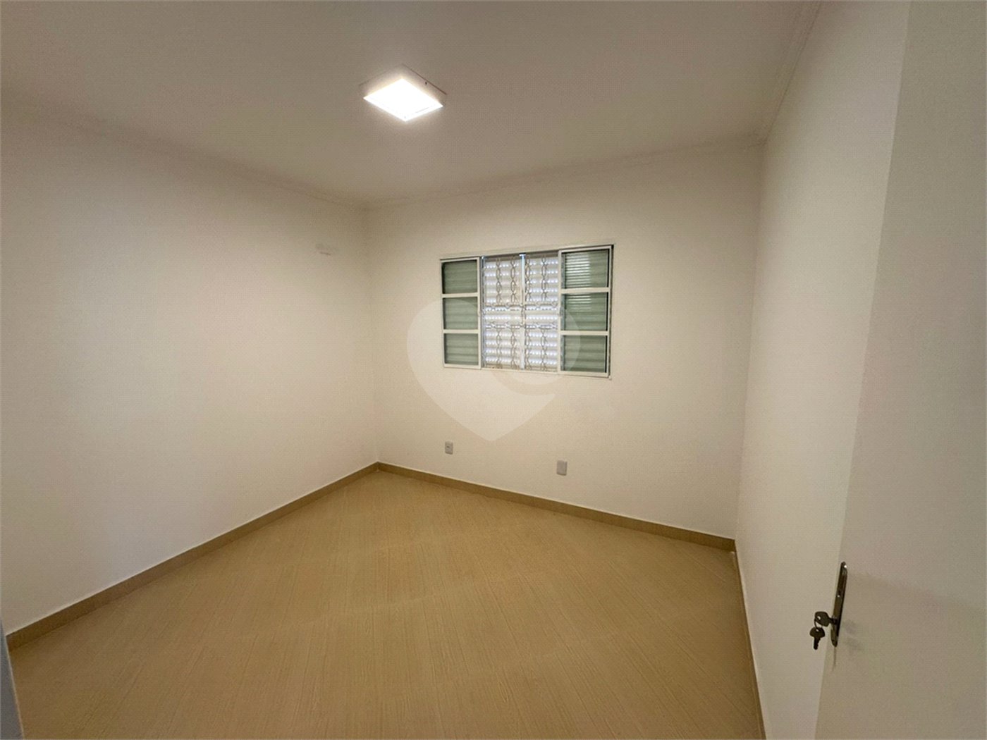 Casa á venda, com 03 Dormitórios, no Bairro Parque Primavera em São Carlos.