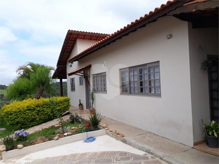 Excelente Casa Térrea no Condomínio Outeiro das Flores – Conforto, Segurança e Contato com a Natureza