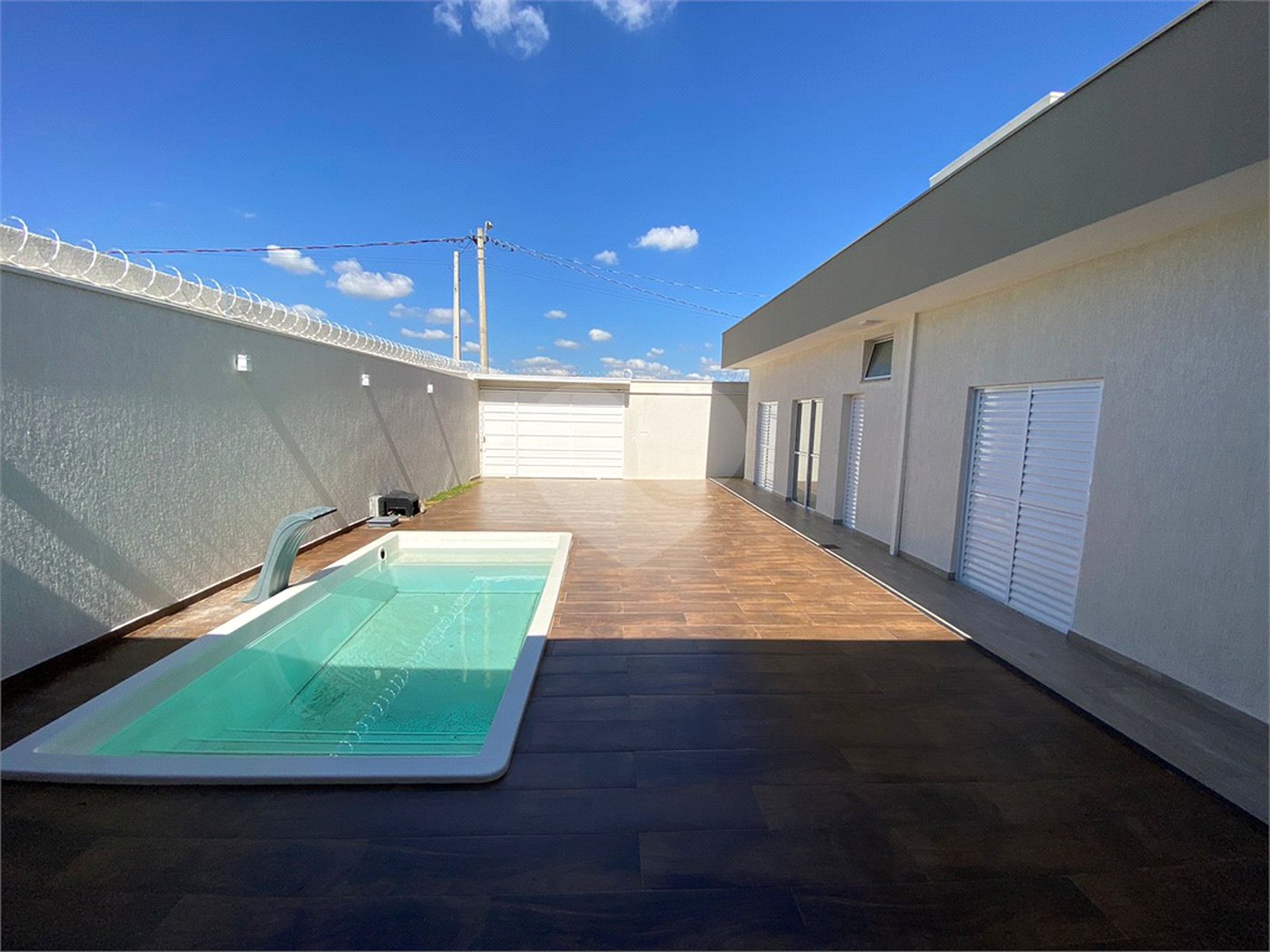 Casa térrea com piscina para venda no Residencial Arcoville