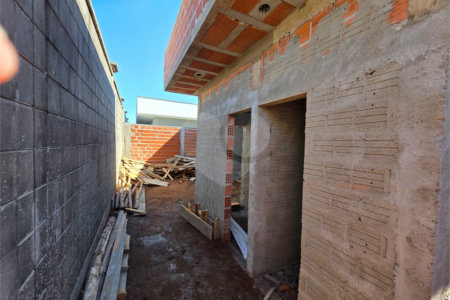 Casa térrea 3 dormitório 1 suíte com closet à venda no Condomínio Vileneuve,