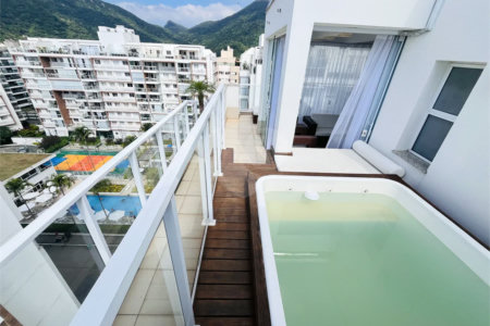 Cobertura Duplex com 3 quartos (2 suítes), sendo vendida na modalidade porteira fechada no Pontal Oceânico.
