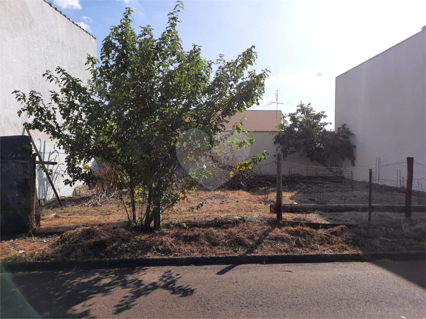 Terreno com 125 m² .