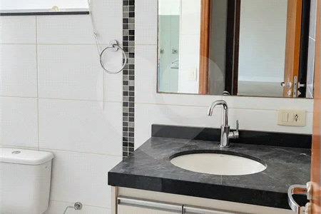 Casa em Condômino com 3 suítes para Locação