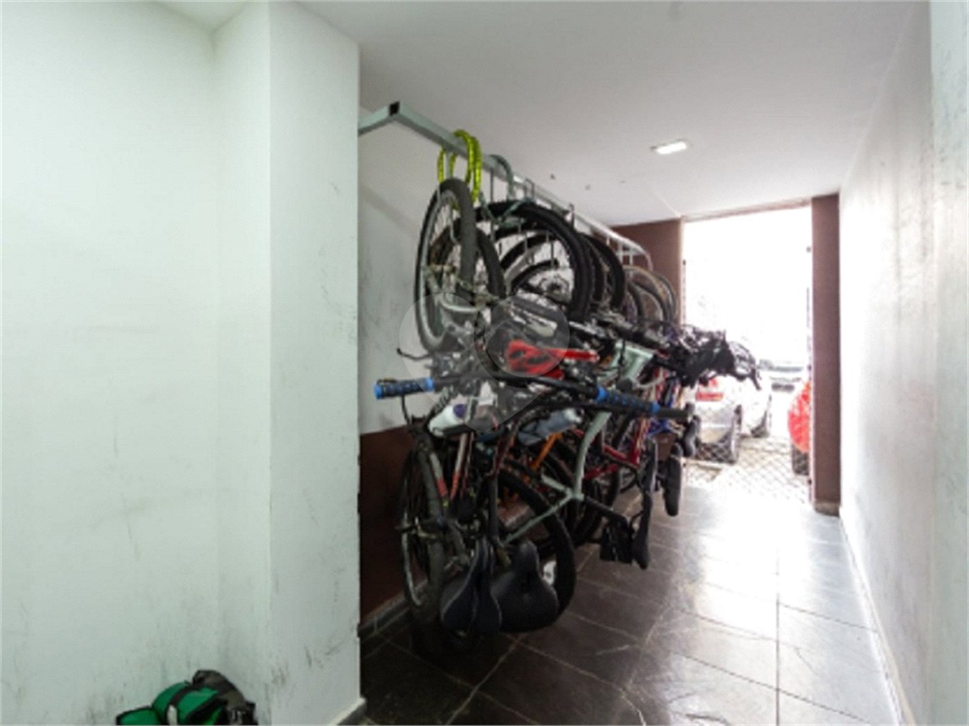 Apartamento na Mooca de 2 dormitórios, sala cozinha e banheiro, com portaria, academia e portaria.