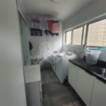 Apartamento de 03 dormitórios totalmente reformado com 02 vagas de Garagem escrituradas e livres.