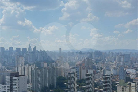 Apartamento á venda no 31o. andar com 126,53m2 COM VISTA PANORÂMICA PERMANENTE para a SERRA DA CANTAREIRA E PAULISTA, com 3 suítes e 2 vagas, Condomínio Clube,próximo do metro Brás. Estuda Proposta