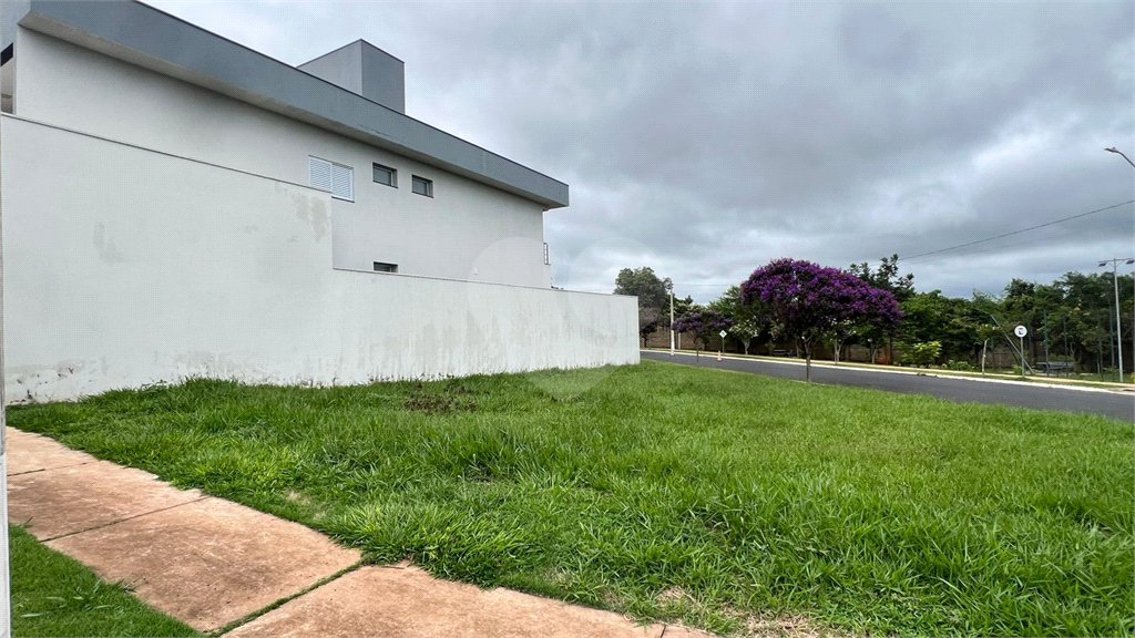 Lote de esquina à venda no Condomínio Faixa Azul