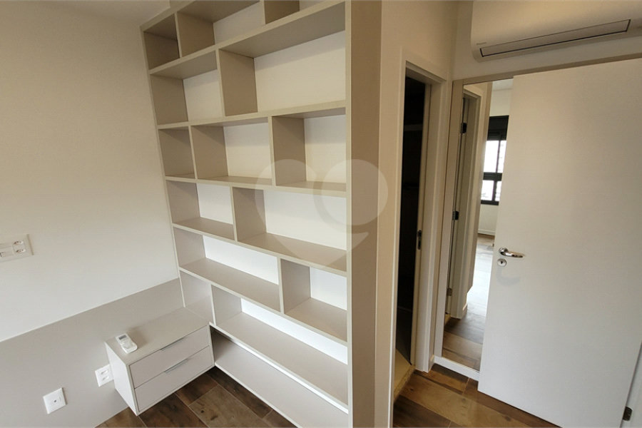 Apartamento de 2 quartos mobiliado à venda no Paraíso