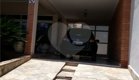 Casa Térrea à venda com 3 quartos, sendo 1 suíte,  no Centro, São João da Boa Vista, SP