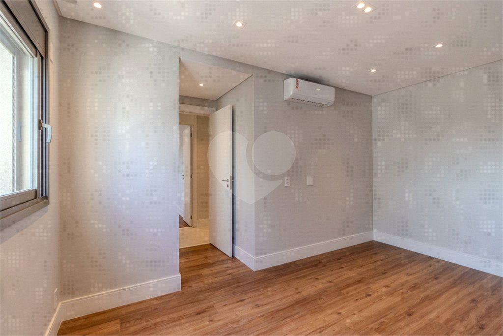 Apartamento para venda em Moema com 3 quartos, sendo 3 suítes, 2 vagas, 149 m²