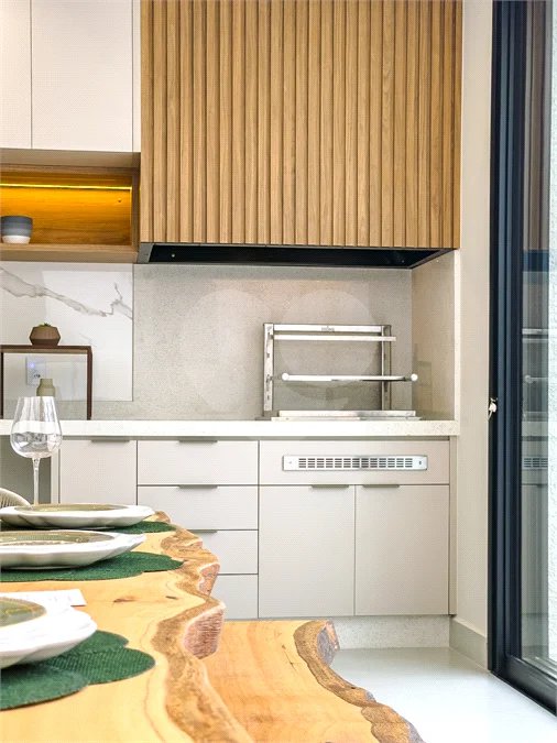 Casa Térrea – Condomínio Maria Cândida - 300 m² de terreno - 212 m² de área construída - 4 vagas de garagem, sendo 2 cobertas - Sala de jantar e estar integradas, com pé-direito duplo e cortina - 3 suítes com ar-condicionado, sendo 1 master com closet – planejado – Roupeiro – Escritório - Cozinha