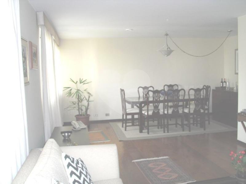 Apartamento à venda com 4 quartos, sendo 1 suíte, em Campo Belo, São Paulo, SP