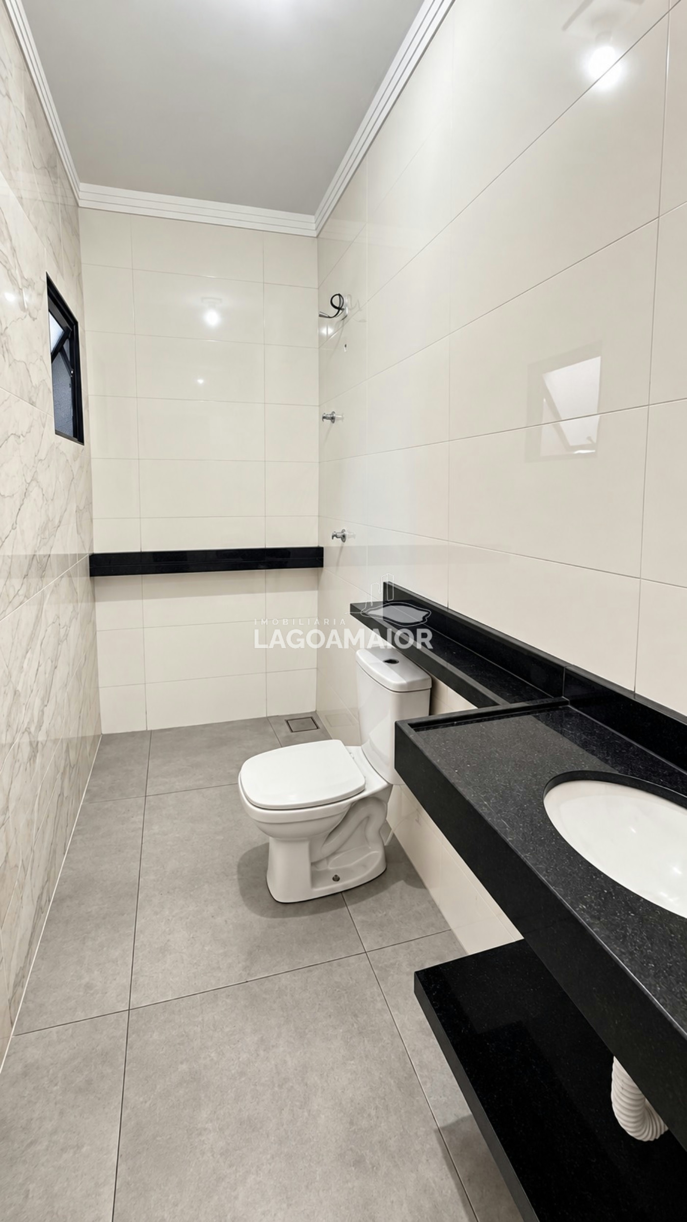 Casa à venda com 2 quartos, sendo 1 suíte, no condomínio Alto do Capivari, Três Lagoas - MS