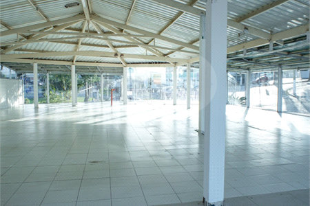 Lindo Salão Comercial para locação com 924m2 no Centro de Atibaia