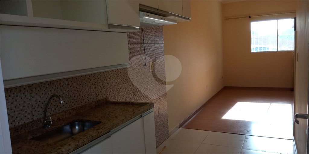 Linda casa em condomínio fechado com 2 Dormitórios.