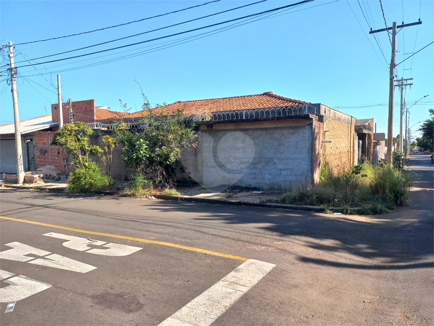 Casa térrea com 2 dormitórios.