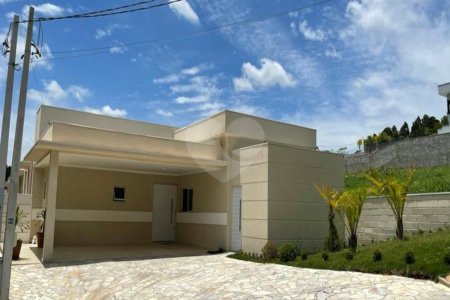 Casa Térrea em condomínio fechado