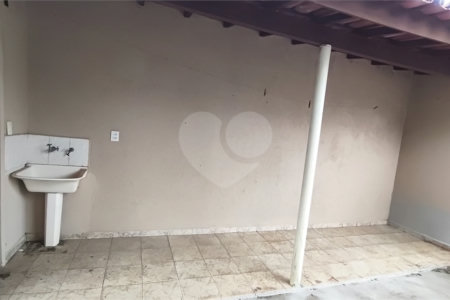 Linda casa em condomínio fechado com 2 Dormitórios.