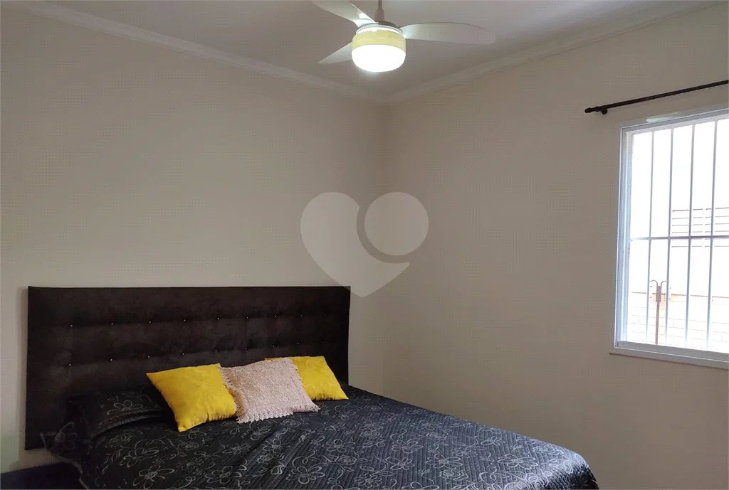 Apartamento térreo , três quartos sendo uma suíte.