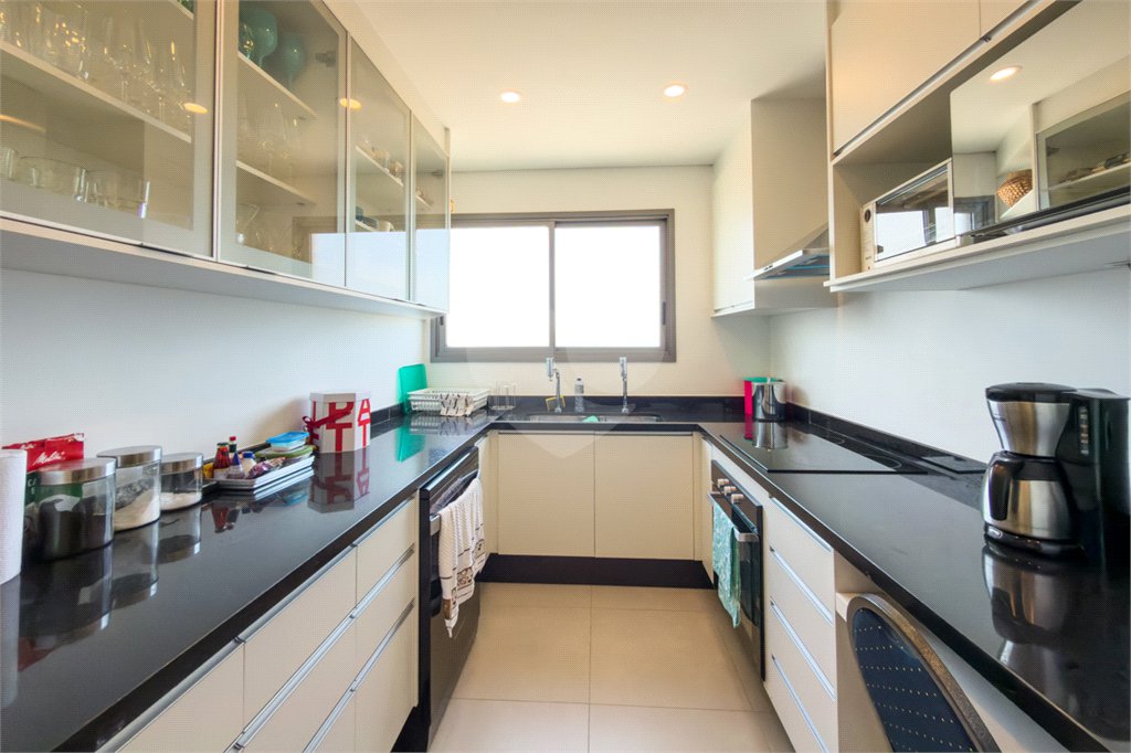 Apartamento de 03 dormitórios sendo 02 suítes com 02 vagas de garagem.
