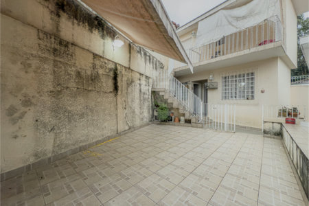 Casa com 3 Dormitórios e 2 suítes à Venda no Bairro da Saúde