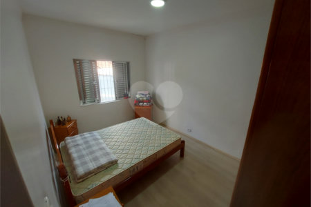 CASA TÉRREA À VENDA NA MOOCA - COM PORTEIRA FECHADA.